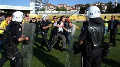 Futbol maçında arbede