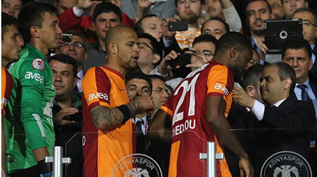 Melo Demirören’in elini sıkmadı!