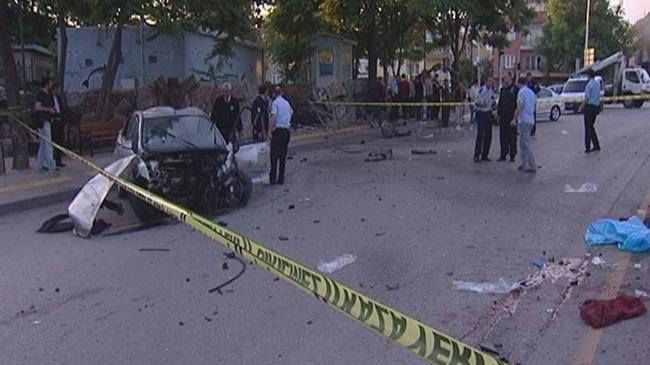 Otomobil park duvarına çarpıp takla attı: 2 ölü