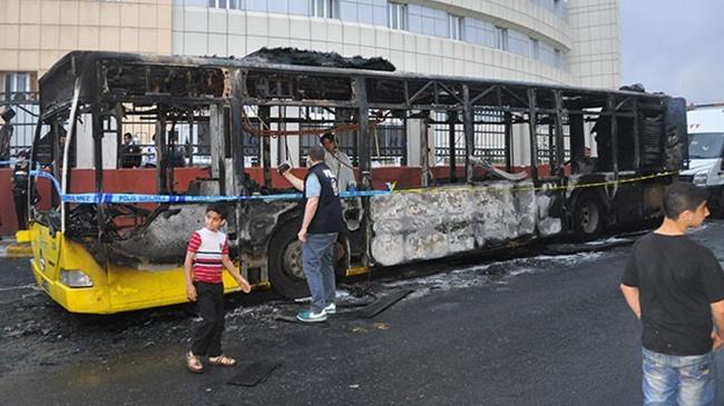 Gaziosmanpaşa’da İETT otobüsü ve itfaiye aracına molotof!