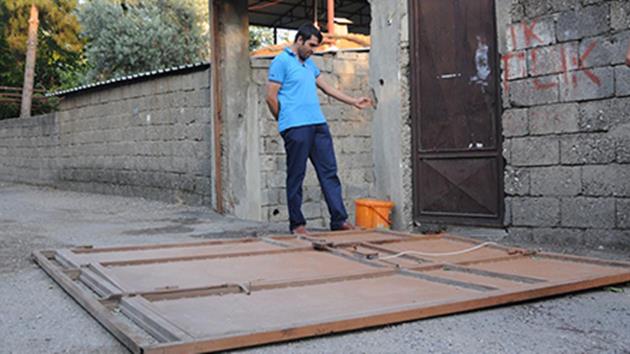Üzerine garaj kapısı devrilen çocuk öldü