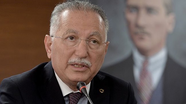 İhsanoğlu: Ortada şişko kediler var