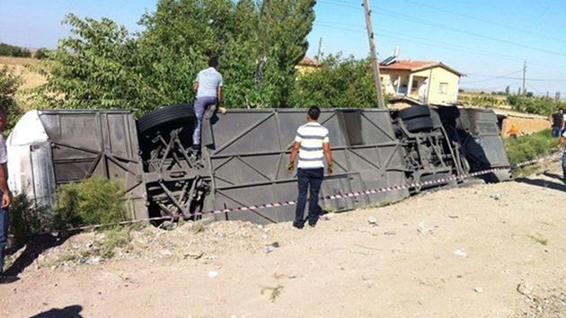 Yolcu otobüsü devrildi: 6 ölü