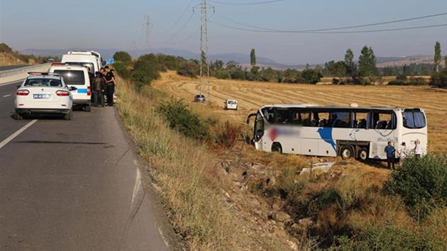 Yolcu otobüsü devrildi: 42 yaralı