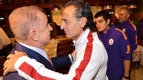 Ünal Aysal’a büyük sürpriz