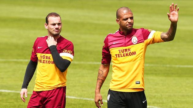 Flaş iddia! Sounma odasında Sneijder-Melo gerilimi!