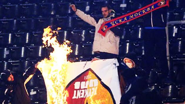 Gerginlik tırmanıyor! Galatasaray bayrağı yaktılar!