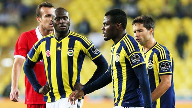 Fenerbahçe’de Emenike’ye şok sakatlık!