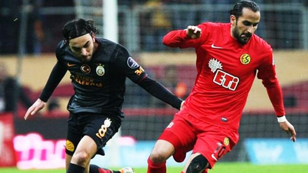 Ünlü futbolcu herkesi şoke etti! Kulübe ihtar çekti!