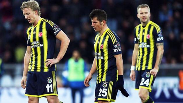 Fenerbahçe’de Kuyt ve Emre ile ilgili şok karar!