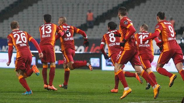 Tüm futbolcular en kritik imzayı topluca attılar!