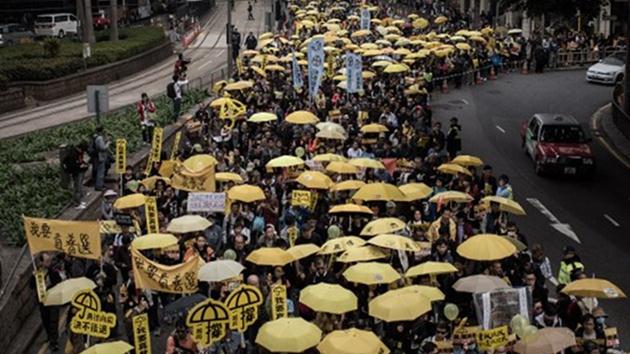 Hong Kong’da ‘sarı şemsiyeler’ geri döndü
