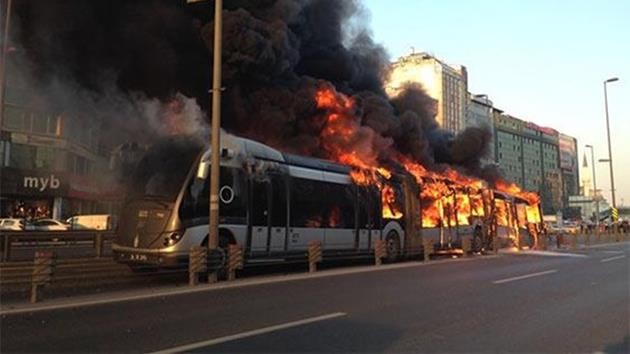metrobüs-yangın