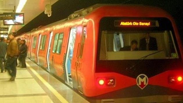 Tren raydan çıktı, metro seferleri durdu!