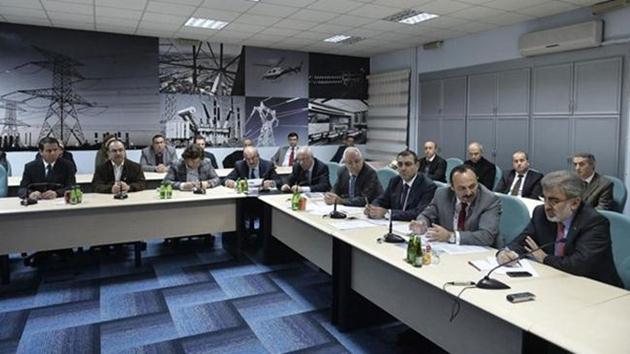 Elektrikler kesilince Bakan Yıldız herkesi topladı