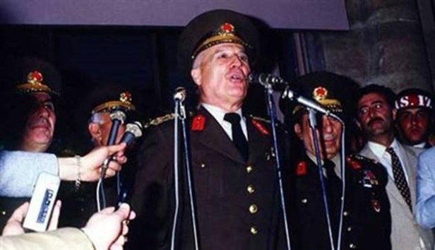  Kenan Evren