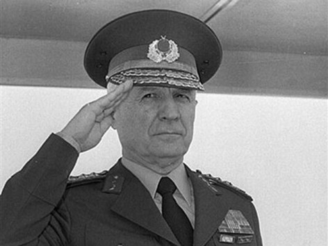  Kenan Evren