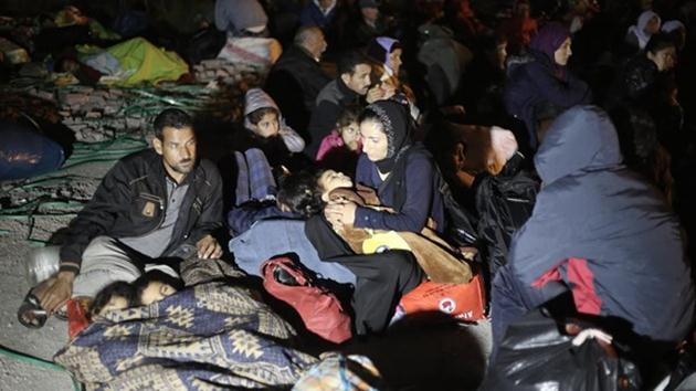 Ezidiler sınıra 5 kilometre kala durduruldu