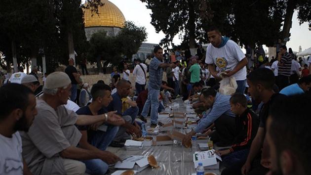 Mescid-i Aksa’da iftar