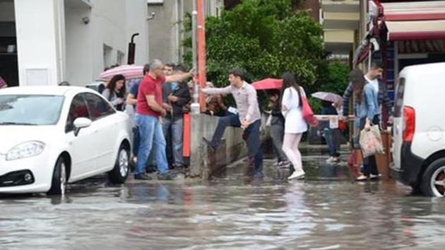 Ankara’da sağanak ani bastırdı
