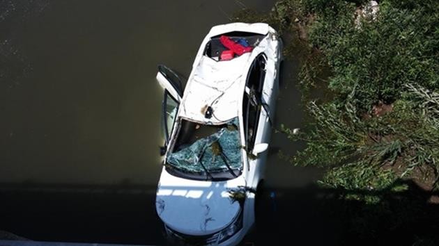 erzurum-otomobil-nehir-kaza