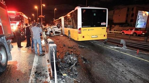 istanbul-kadıköy-metrobüs-otomobil-kaza
