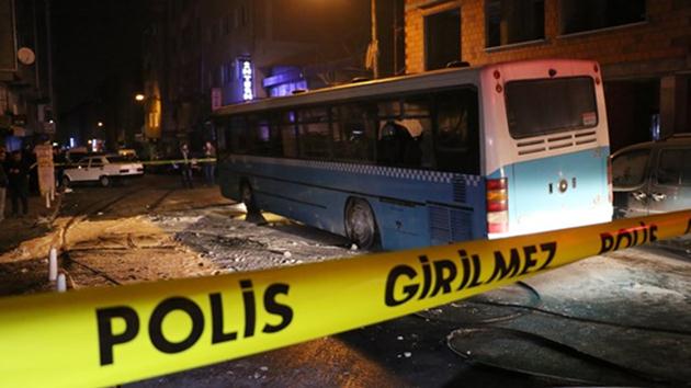 Özel halk otobüsüne molotoflu saldırı