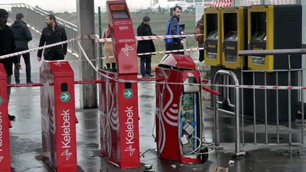 Beylikdüzü’nde metrobüs durağı yakınında patlama