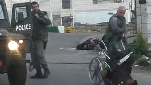 israil askeri-filistinli-tekerlekli sandalye