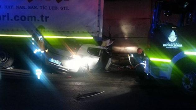 İstanbul Ataşehir’de otomobil TIR’a arkadan çarptı: 2 ölü