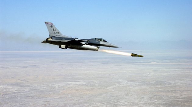 F16 ”yanlışlıkla” kontrol kulesini vurdu