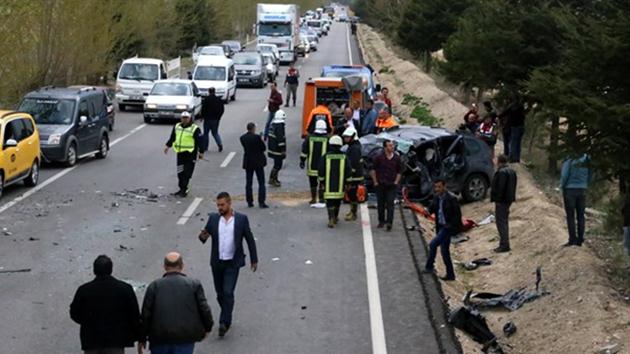 Isparta’da trafik kazası: 1 ölü, 40 kişi yaralı!