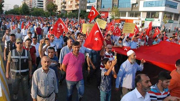 Batman’da ”Teröre Lanet” yürüyüşü