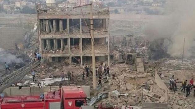Cizre’de polis kontrol noktasına bombalı saldırı: 8 şehit!