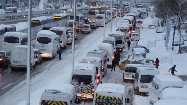 istanbul-kar-yagisi-trafik