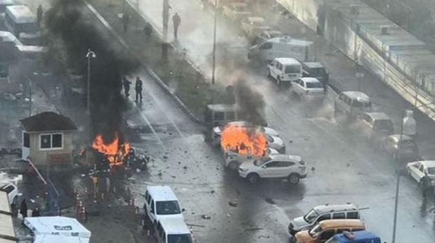 İzmir Adliyesi önünde bombalı terör saldırısı: 2 şehit