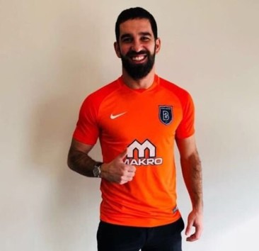 Medipol Başakşehir'in yeni transferi Arda Turan formayı giydi.