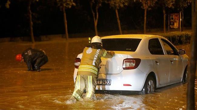 İstanbul’da araçlar yolda mahsur kaldı