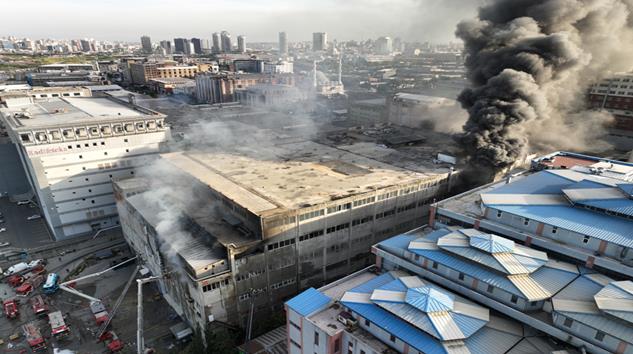 Başakşehir İkitelli Organize Sanayi Bölgesi’nde fabrikada yangın!